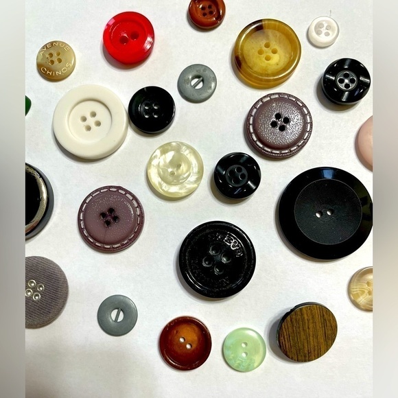 Vintage Buttons - 25 Pieces - Picture 5 of 11